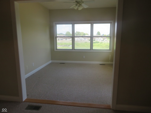 carpeted empty room featuring ceiling fan