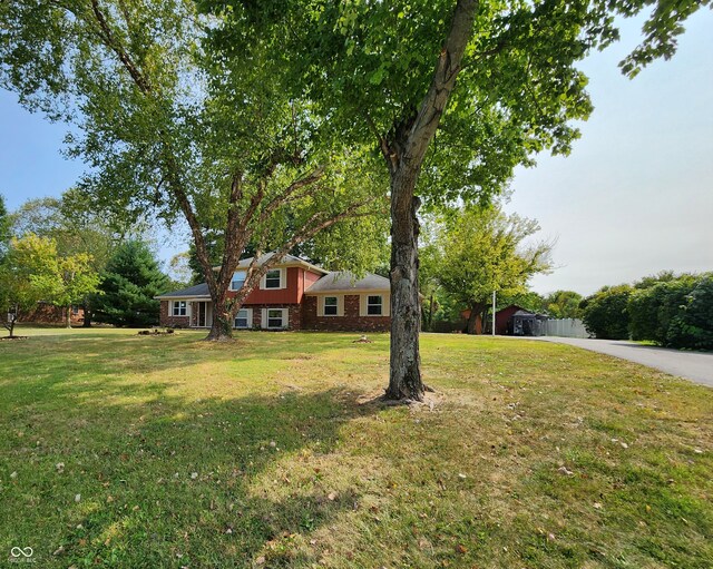 view of front of house with a front yard