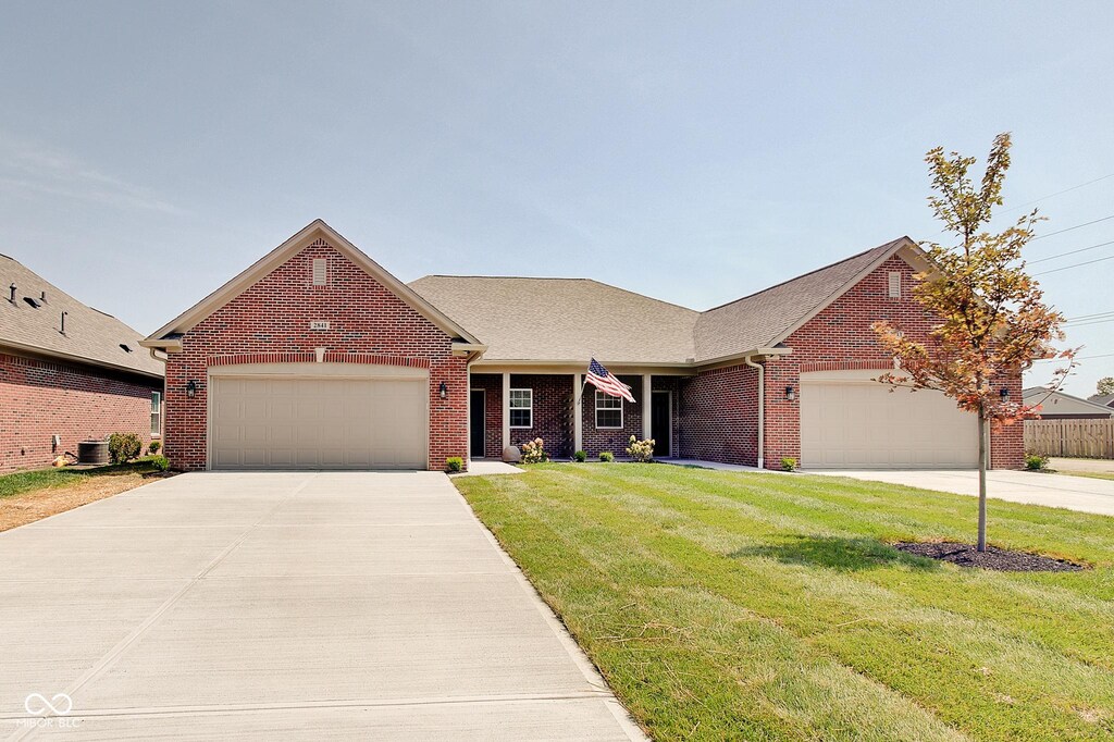 2841 Grandview Ln, Greenwood, IN 46143 - photo 1
