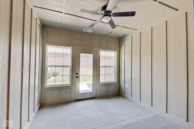 entryway with ceiling fan