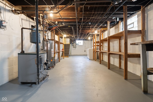 basement with washer / dryer and water heater