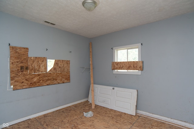 empty room featuring a textured ceiling