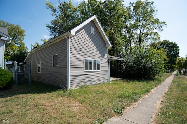 view of side of property featuring a yard