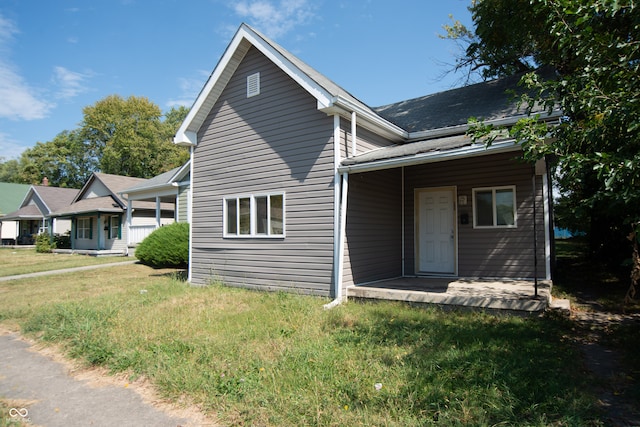 view of front of house with a front yard