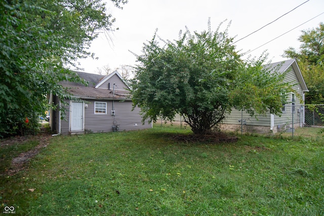 2363 N Gale St, Indianapolis, IN 46218 - view of yard