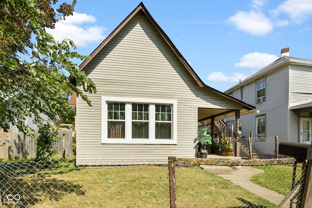 view of front of house featuring a front yard