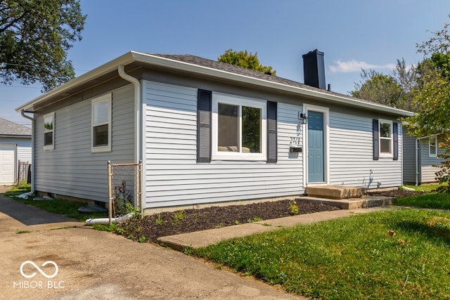 view of front of home with a front lawn