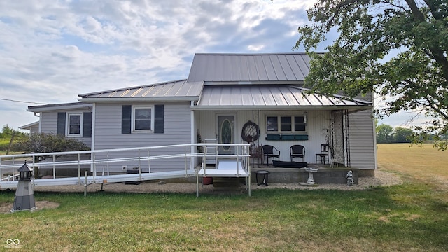 view of front facade with a front yard