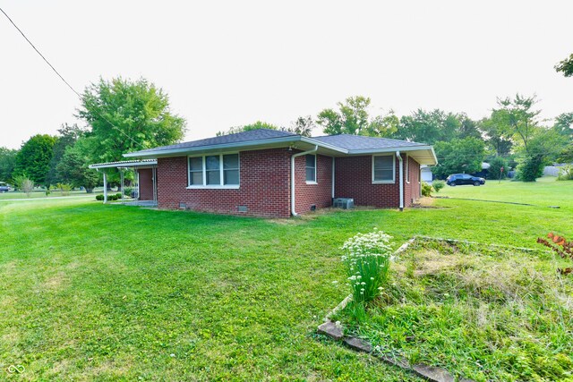 ranch-style house featuring a front yard