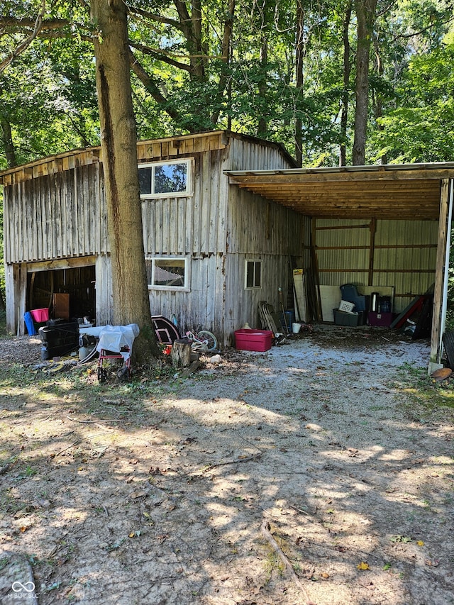 view of outdoor structure featuring a carport