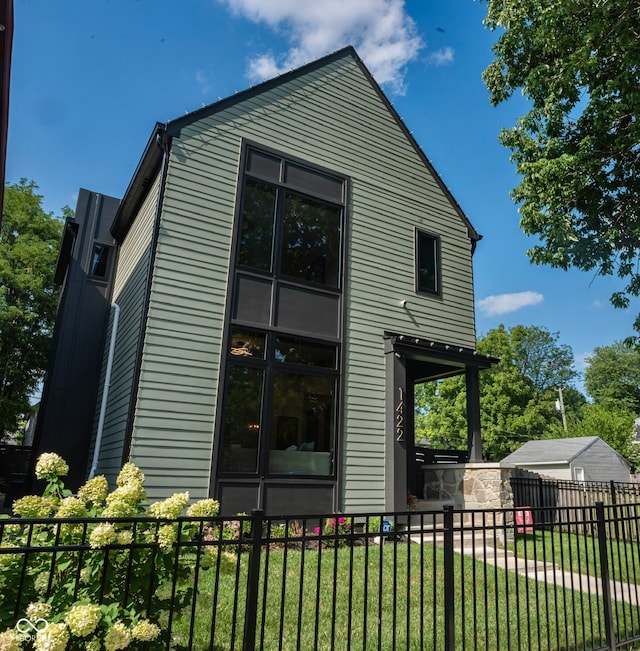 view of side of property featuring a yard