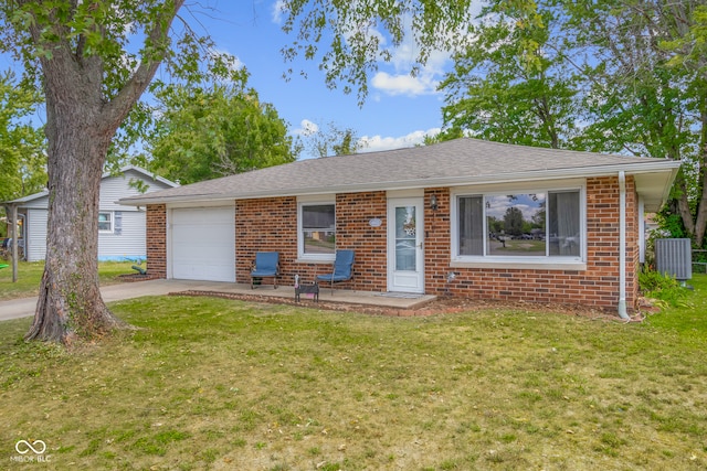 ranch-style house featuring a front lawn and a garage