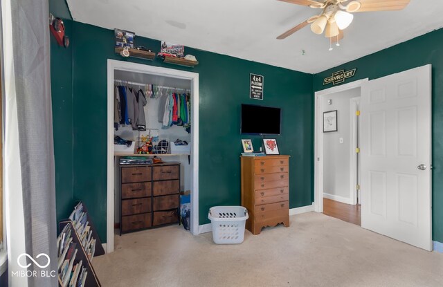 bedroom with carpet, ceiling fan, and a closet