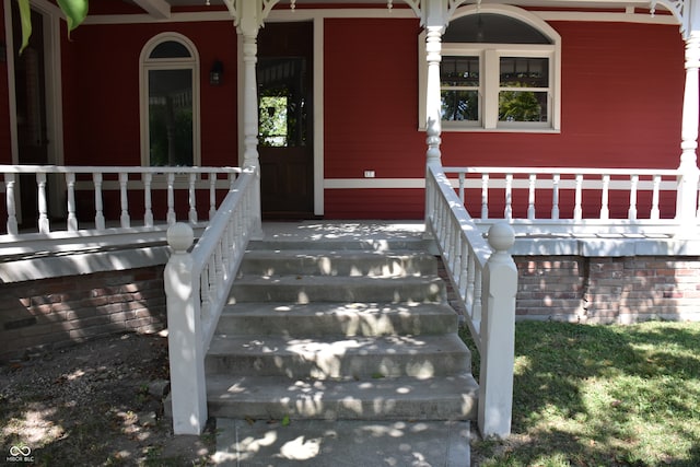 property entrance featuring covered porch