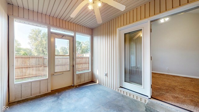 unfurnished sunroom featuring a healthy amount of sunlight and ceiling fan