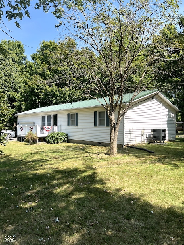 view of front of property featuring central AC and a front lawn