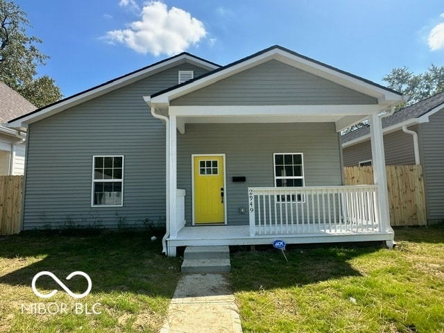 bungalow with a front lawn and covered porch