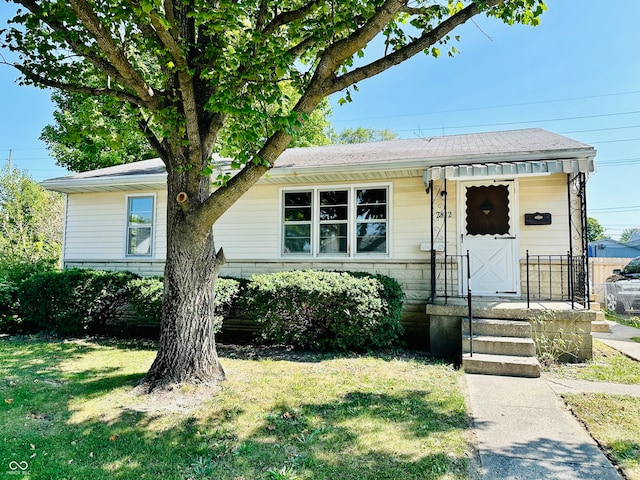 view of front of house with a front yard