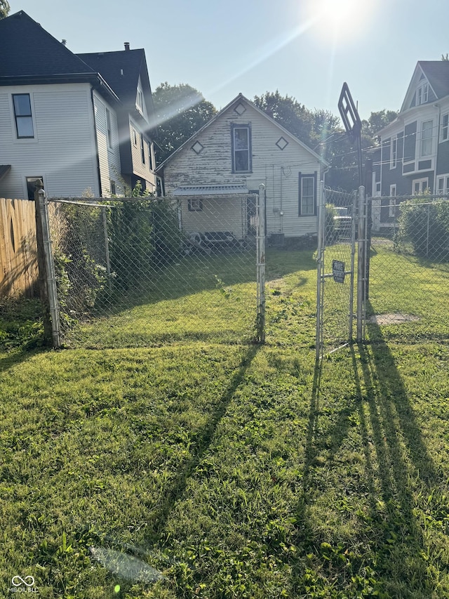 1804 N Delaware St, Indianapolis, IN 46202 - view of yard
