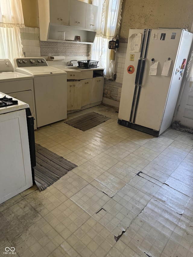 1804 N Delaware St, Indianapolis, IN 46202 - kitchen with freestanding refrigerator, washing machine and dryer, light flooring, light countertops, and a sink