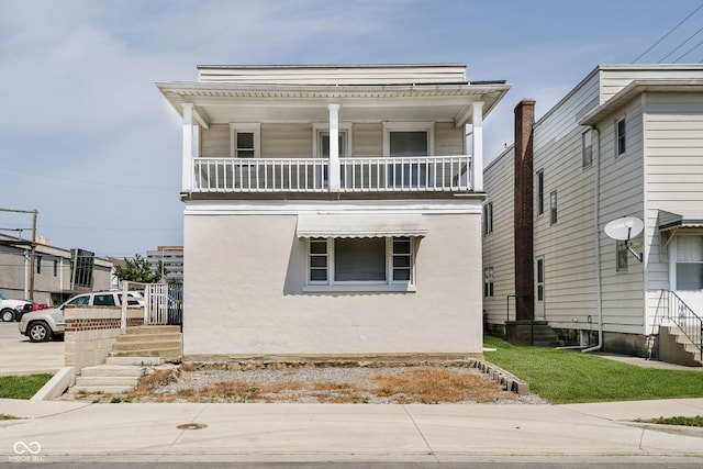 view of front of house with a balcony