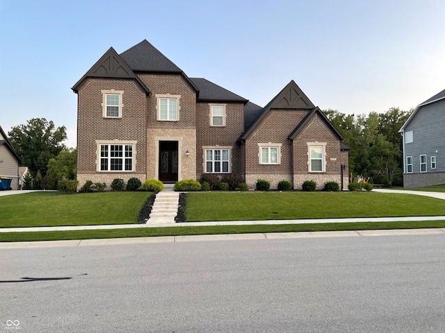 view of front of property with a front yard