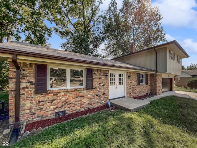 view of front of house with a garage and a front yard