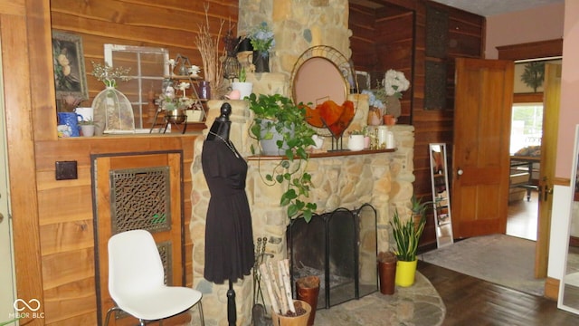 114 N Grant Ave, Crawfordsville, IN 47933 - living room featuring a fireplace