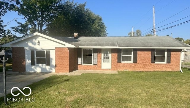 single story home featuring brick siding and a front yard