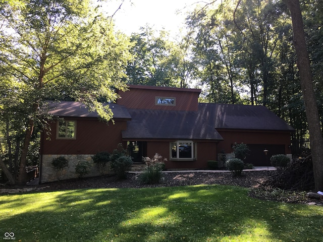 view of front of property with a front lawn