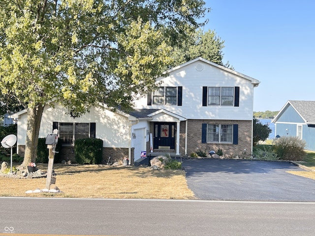 view of front of house featuring a front yard