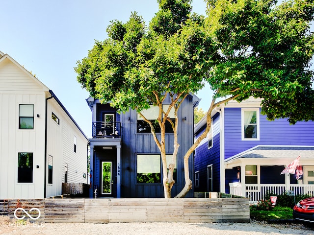 view of front of property featuring a balcony and covered porch