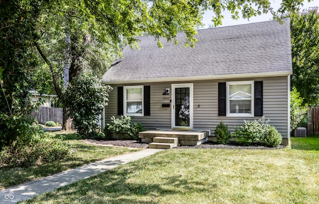 view of front facade featuring central AC unit and a front yard