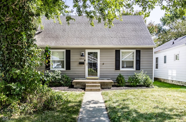 new england style home featuring a front yard