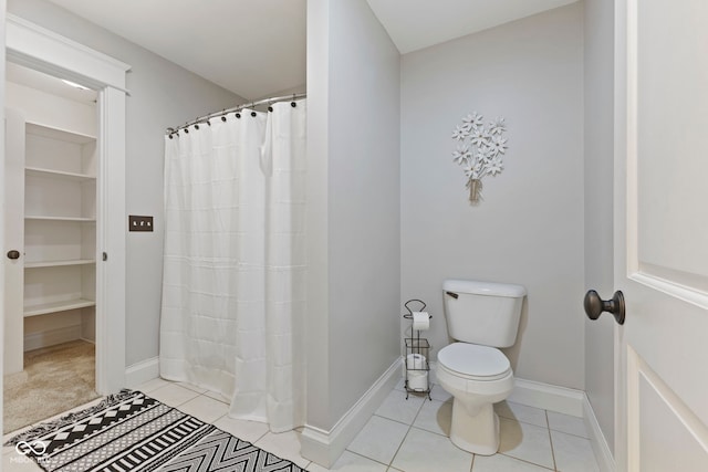 bathroom featuring tile patterned floors, baseboards, toilet, and a shower with curtain