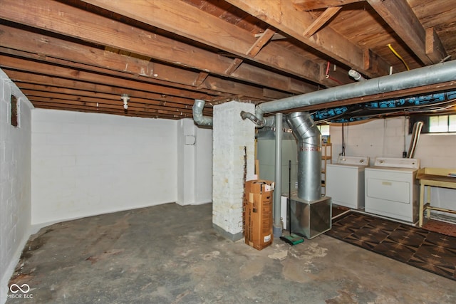 basement featuring independent washer and dryer