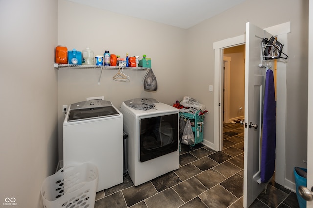 1569 Tupelo Dr, Greenfield, IN 46140 - laundry area with washer and clothes dryer and baseboards