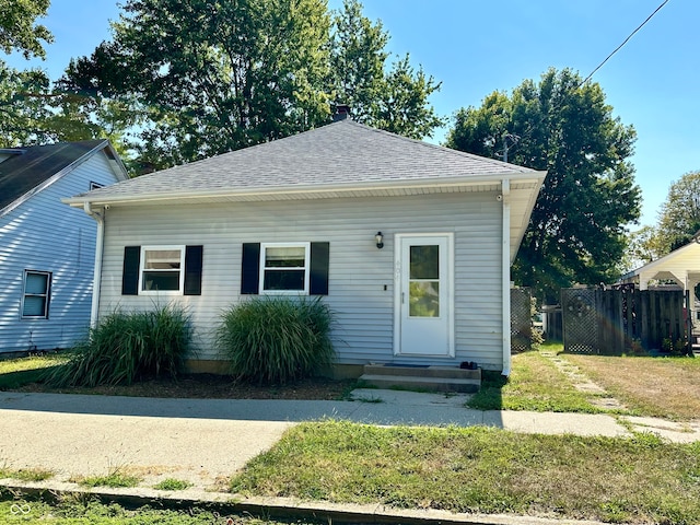 bungalow-style home featuring a front lawn