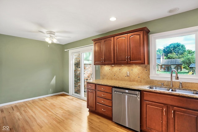 kitchen with light wood-type flooring, ceiling fan, sink, and stainless steel dishwasher