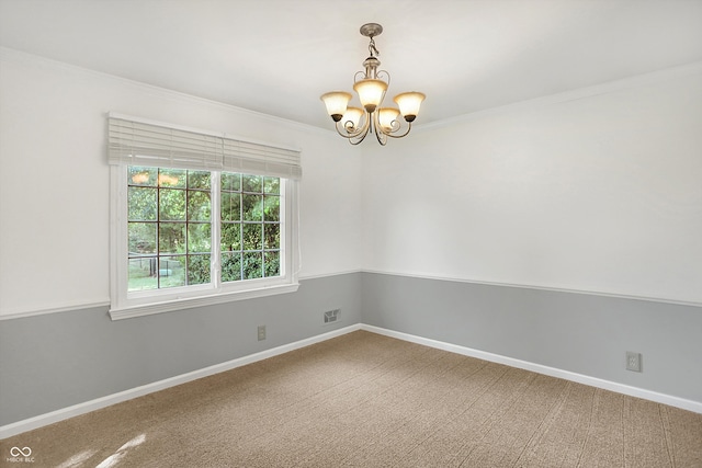 spare room featuring crown molding, a notable chandelier, and carpet flooring