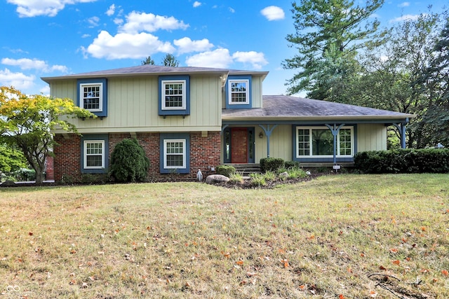 view of front of property with a front lawn