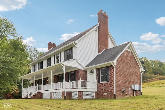 view of front of home featuring a front yard and covered porch