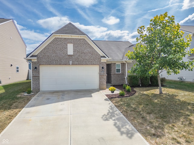 view of front of home featuring a front yard