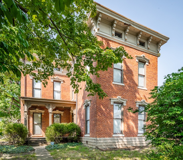 view of italianate-style house