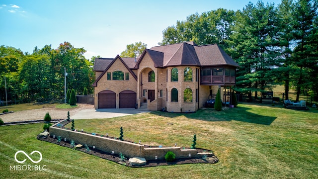 view of front of home featuring a front yard and a garage