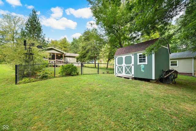 view of yard with a storage unit