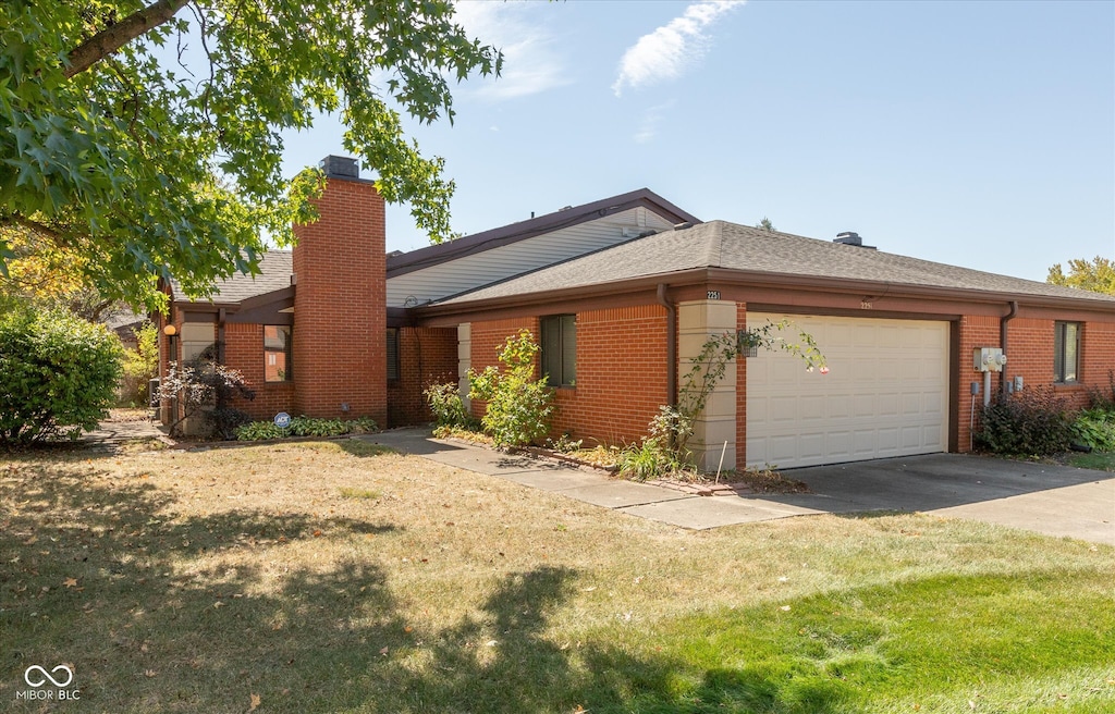 view of front of home featuring a garage and a front lawn