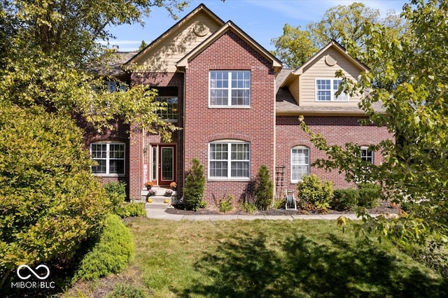 view of front facade with a front yard