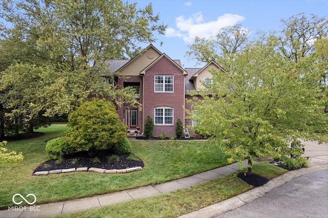 view of front facade featuring a front lawn