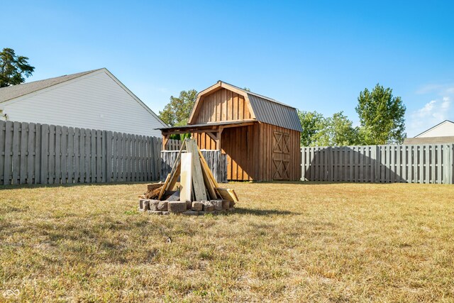 view of yard with a shed